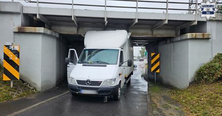 Nie zmieścił się pod wiaduktem. To był dopiero początek kłopotów