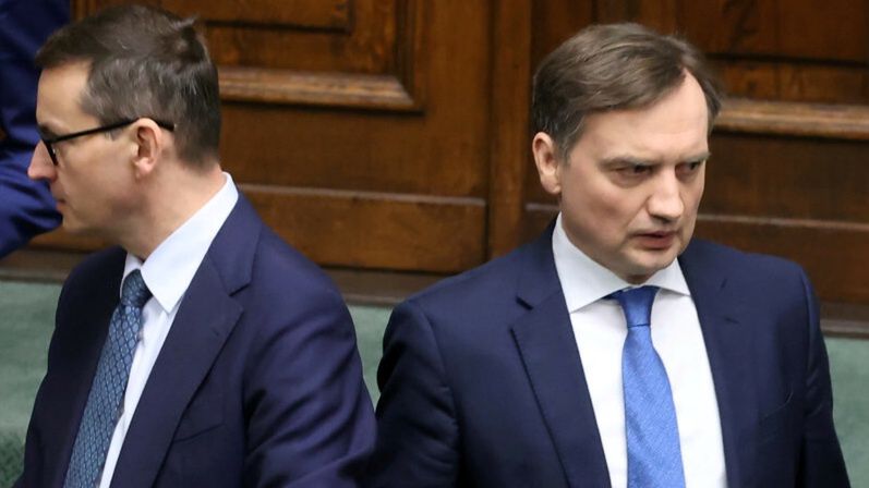 Za kotarą aż kipi. Drwiny z sondażu Ziobry w obozie PiS