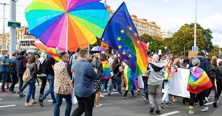 Warszawa. Tęczowy bieg na orientację. Homokomando i sportowy panel Parady Równości
