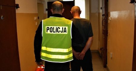 Brat chciał zabić brata. Policja z Bytowa aresztowała nożownika