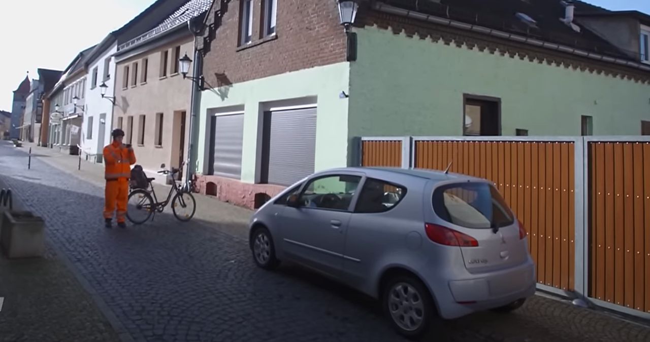 18-letni rowerzysta z Niemiec zgłasza źle zaparkowane auta. 4 tys. przypadków w rok