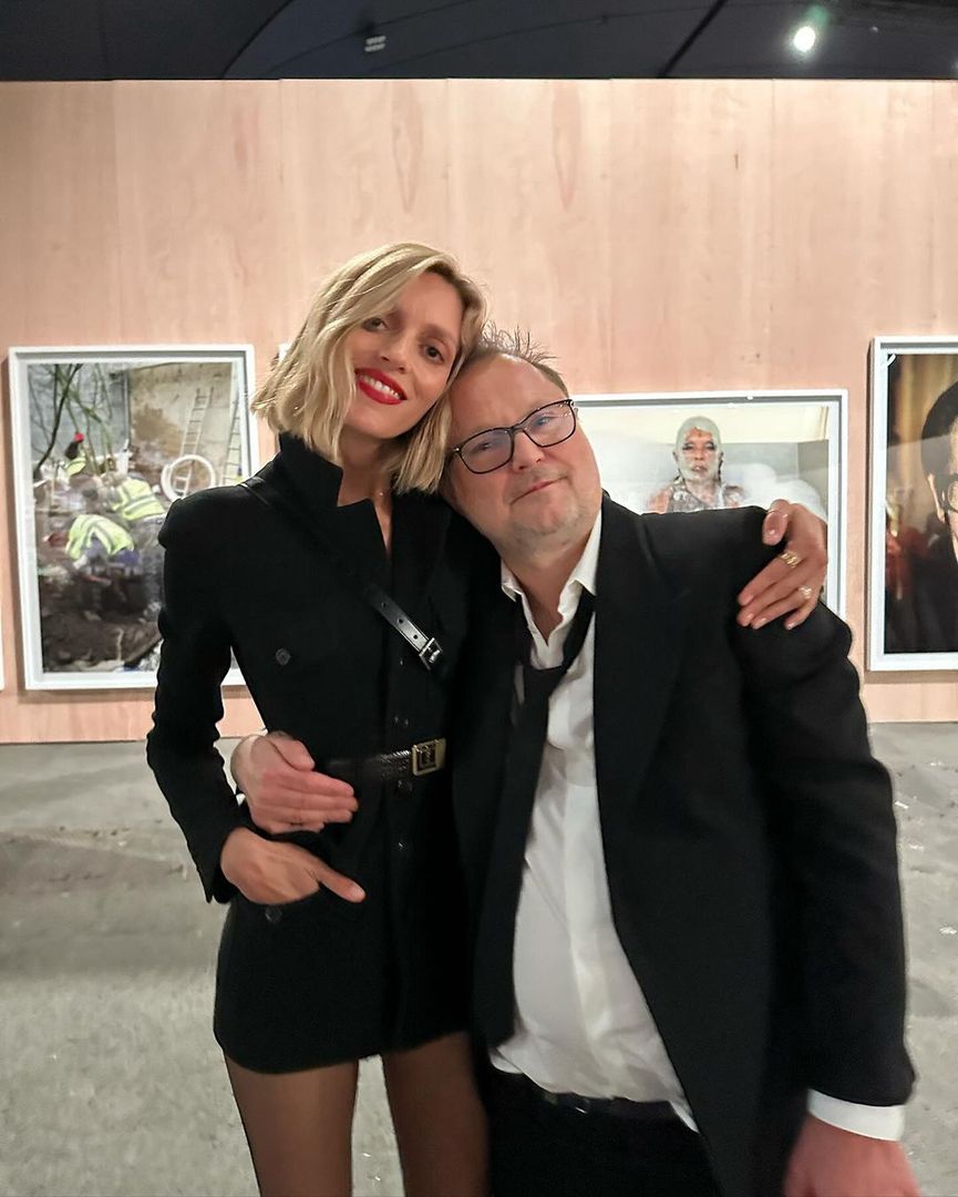 Anja Rubik na wystawie niemieckiego fotografa sztuki