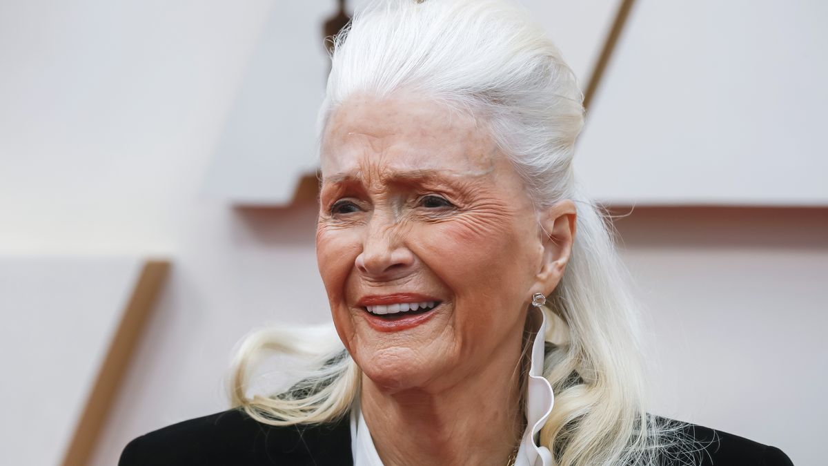 (FILE) - US actor Diane Ladd arrives for the 92nd annual Academy Awards ceremony at the Dolby Theatre in Hollywood, California, USA, 09 February 2020 (reissued 03 November 2025). According to US actor Laura Dern, her mother and Oscar-nominated actor Diane Ladd died at 89 on 03 November 2025. EPA/DAVID SWANSON Dostawca: PAP/EPA.
