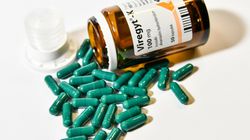 Amantadyna oraz lek na odrobaczanie koni. Polacy w dalszym ciągu na COVID-19 stosują niesprawdzone leki