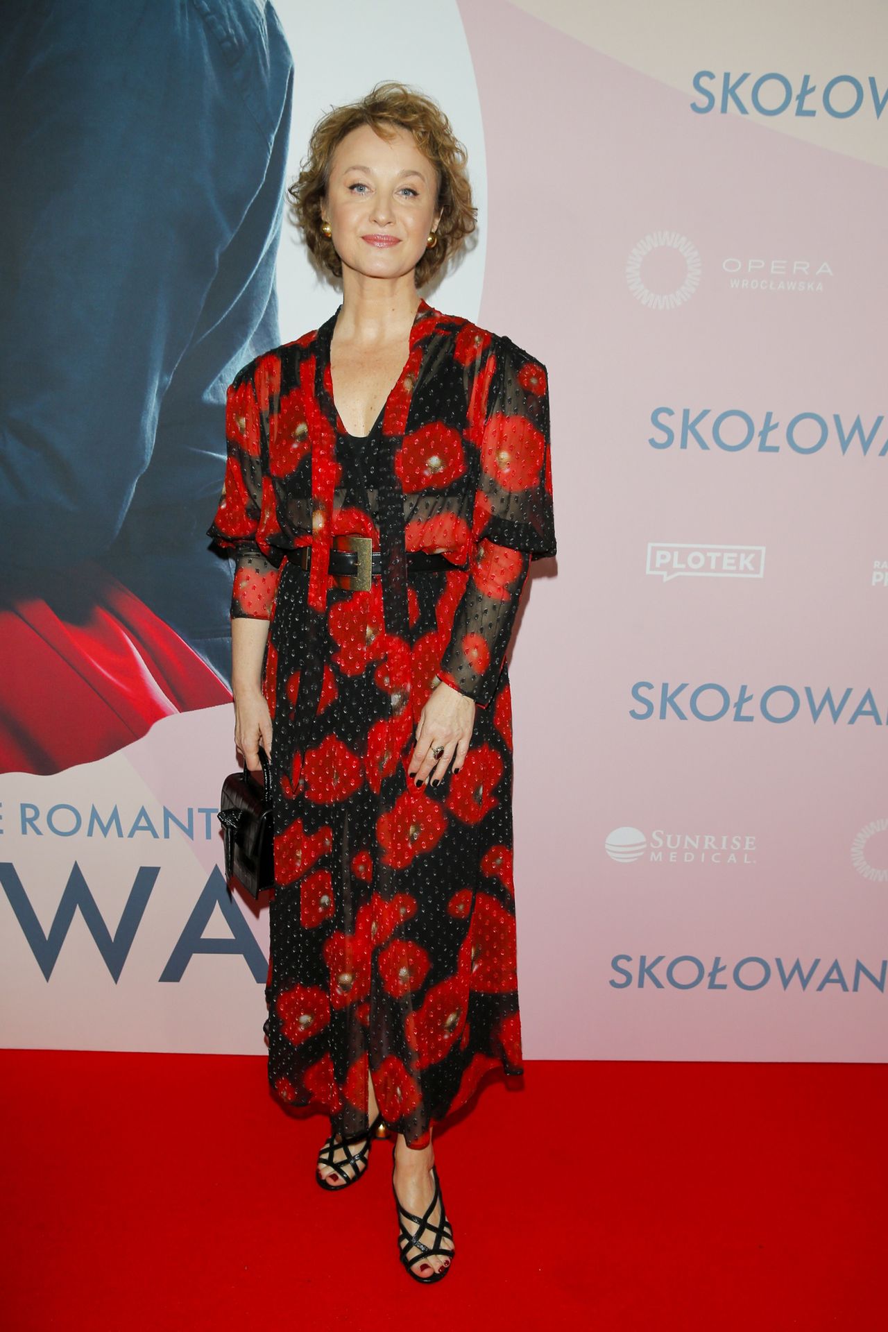 Gabriela Muskała włożyła na premierę suknię w maki 
