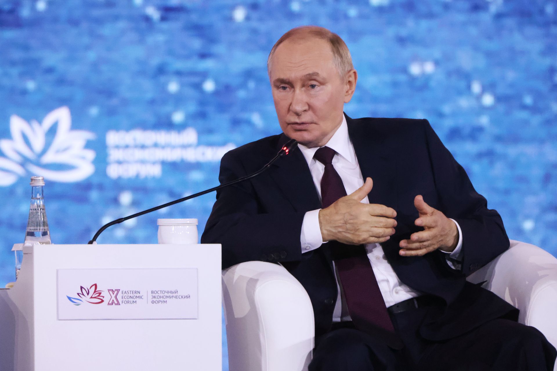 "Wielka siódemka" nie odpuszcza. Chcą odciąć Rosję Putina od dochodów