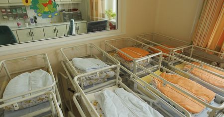 Na porodówce doszło do pomyłki. Straszną prawdę odkryli po 30 latach