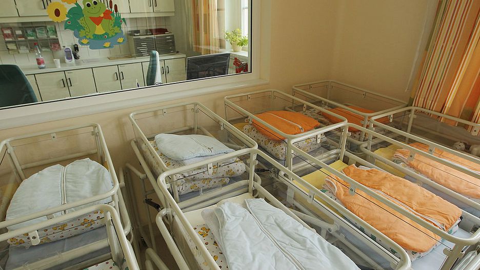 Zamiana dzieci na porodówce. Prawda wyszła na jaw po 30 latach