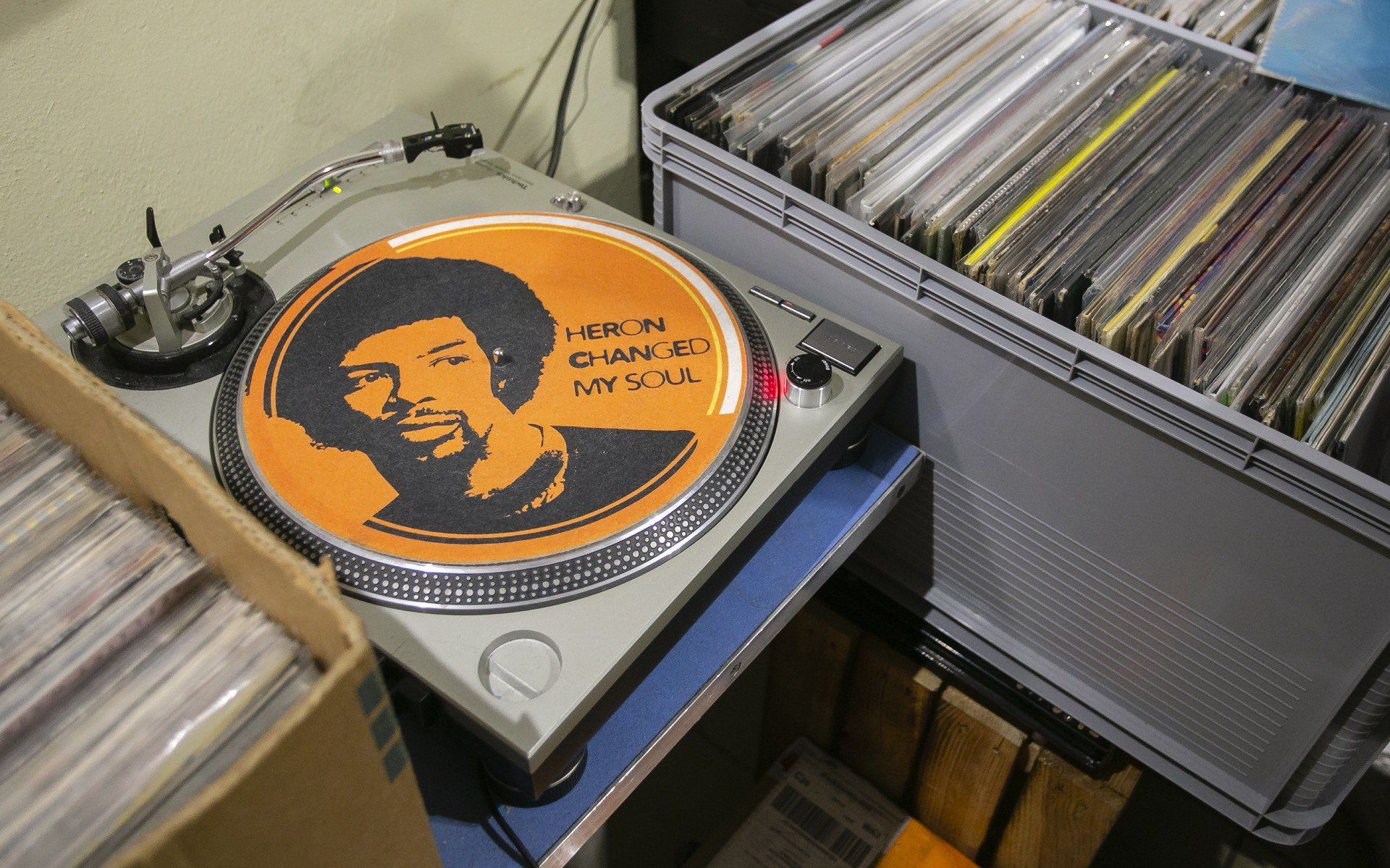 Zainteresowanie starymi winylami i kasetami magnetofonowymi