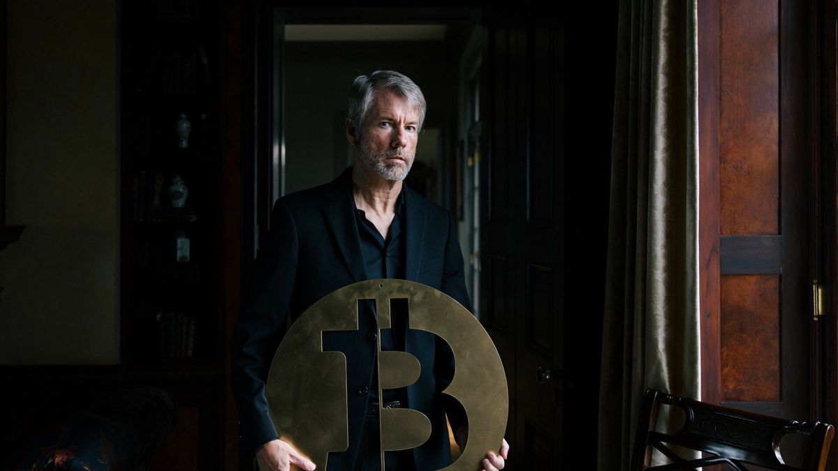 arch - sesje7Michael Saylor, CEO and founder of MicroStrategy Inc., poses for a portrait at his home in Annapolis, Maryland. Saylor turned to bitcoin as a way to help his struggling software company.Alyssa Schukar/Redux