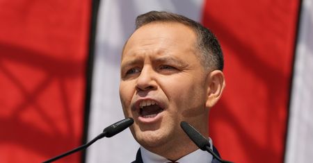 Robił to już wcześniej. Jest nowe wideo z Nawrockim
