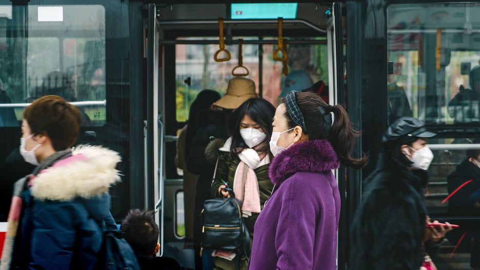 Chińczycy w poszukiwaniu koronawirusa. Masowo badają temperaturę