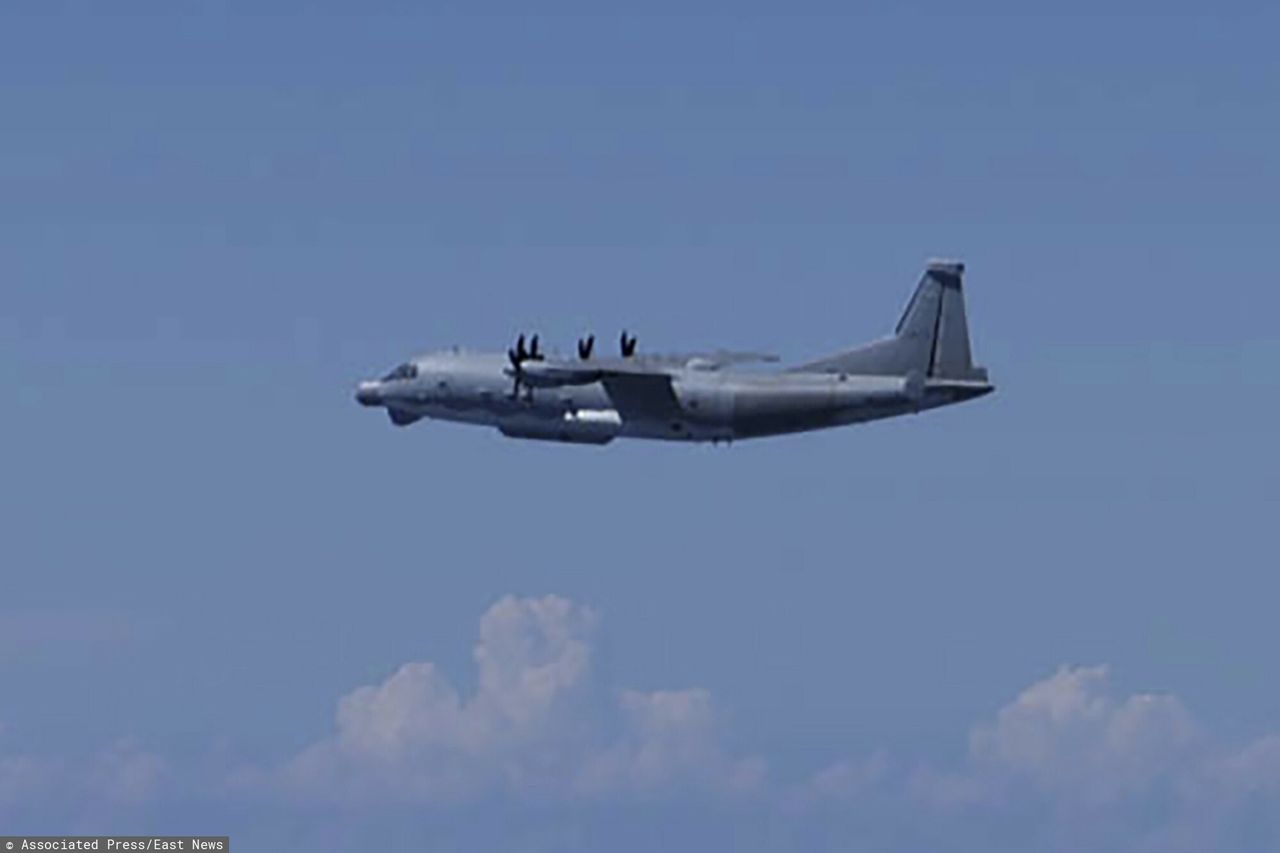 Chinese spy plane Y-9.