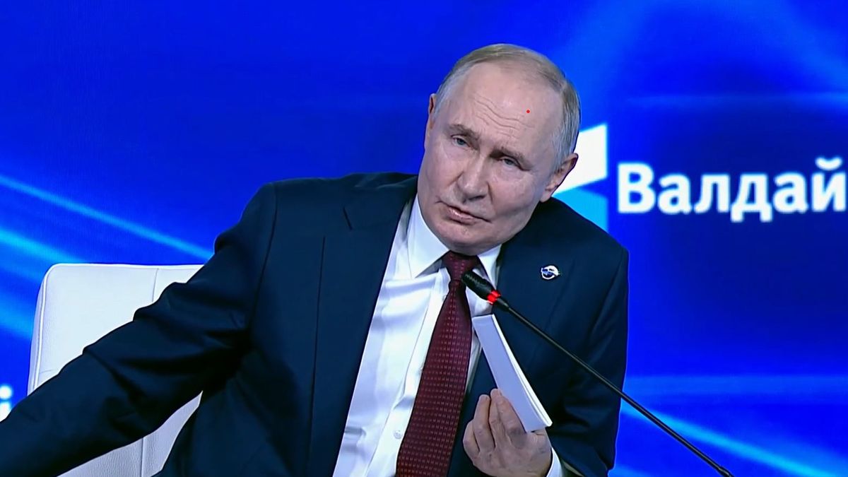 Władimir Putin w trakcie wystąpienia na klubie "Wajdał" 