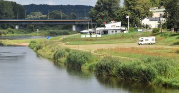 Gorzów Wielkopolski: Kamperowisko, a nie grillowisko?!? Radne zaskoczone odpowiedzią w sprawie placu nad Wartą