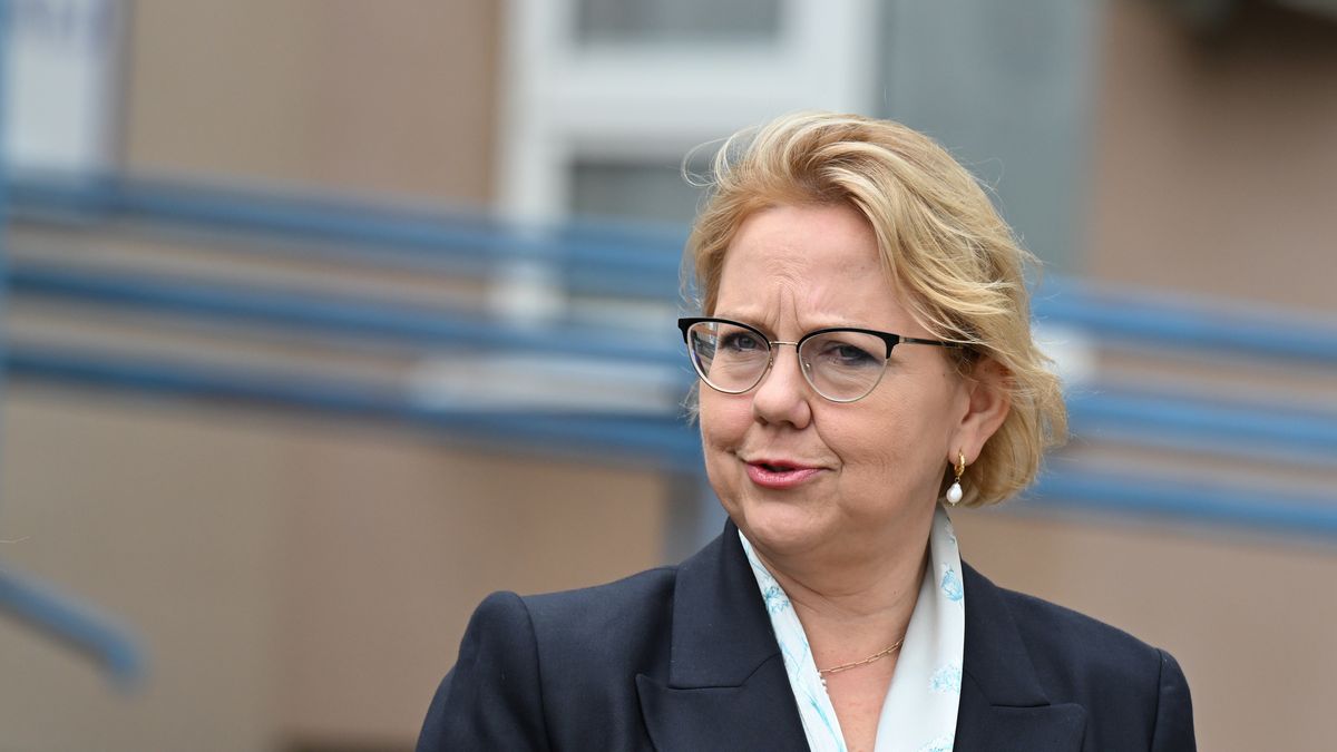 Anna Moskwa
Przysucha, 07.10.2023. Minister klimatu i srodowiska Anna Moskwa podczas konferencji prasowej w siedzibie Samodzielnego Publicznego Zespo�u Zak�ad�w Opieki Zdrowotnej w Przysusze, 7 bm. Spotkanie tow. podpisaniu umowy na dofinansowanie termomodernizacji plac�wki. (jm) PAP/Piotr Polak
Piotr Polak
konferencja prasowa, siedziba szpitala w Przysusze, termomodernizacja, polityk, polityka, wizyta krajowa