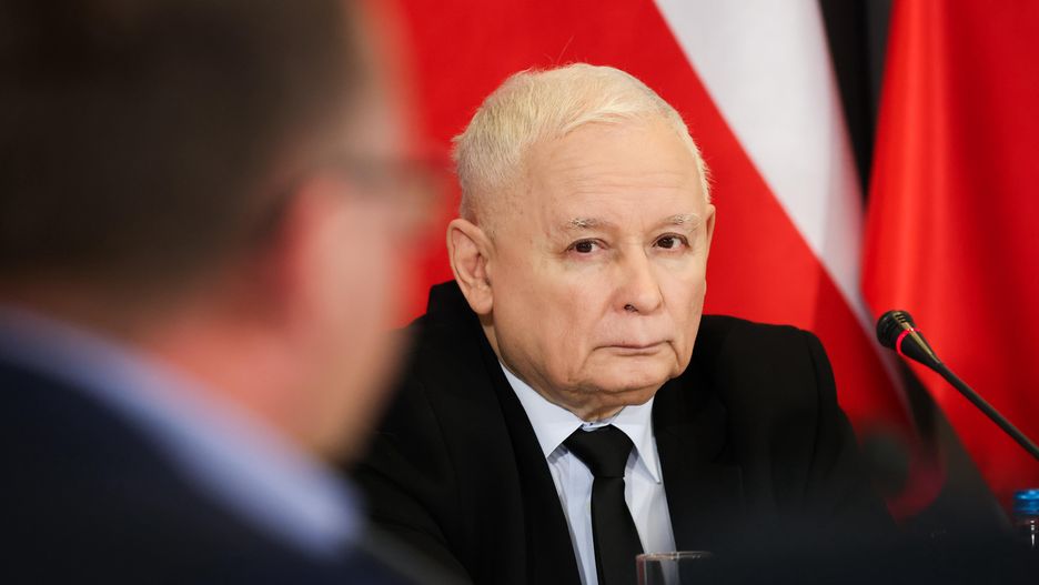 Jaros�aw Kaczy�ski
Warszawa, 30.01.2024. Prezes PiS Jaros�aw Kaczy�ski podczas posiedzenia Zespo�u Pracy dla Polski, 30 bm. w Warszawie. Efektem prac zespo�u maj� by� konkretne projekty ustaw, kt�re b�d� na bie��co zg�aszane do Sejmu. Pierwszym tematem zespo�u, kt�rym pokieruje by�y premier Mateusz Morawiecki, b�dzie Centralny Port Komunikacyjny. (sp/doro) PAP/Szymon Pulcyn
Szymon Pulcyn
pierwsze, pis, polityk, polityka, posiedzenie, spotkanie, zesp� Pracy dla Polski, CPK