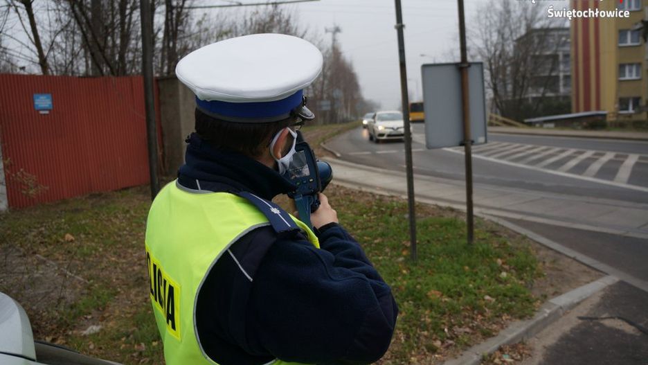 Świętochłowice. Policjanci zatrzymali dwóch kierowców, choć nie mogli prowadzić samochodów. 