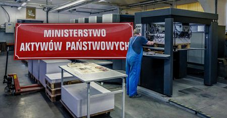 Drukowali mapy dla wojska i matury. Zostali bez pensji