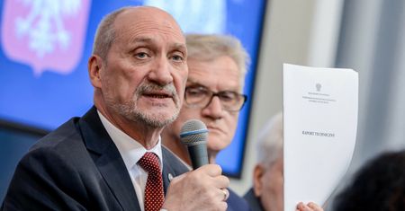MON zapowiada kroki prawne. Czarne chmury nad Macierewiczem