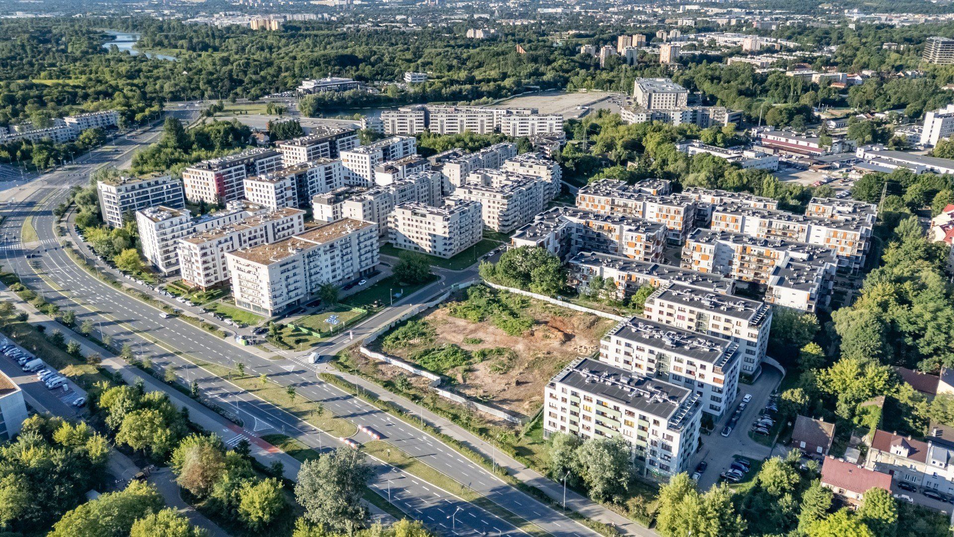 Działki gdzie wycięto drzewa u zbiegu Dąbskiej i Lema