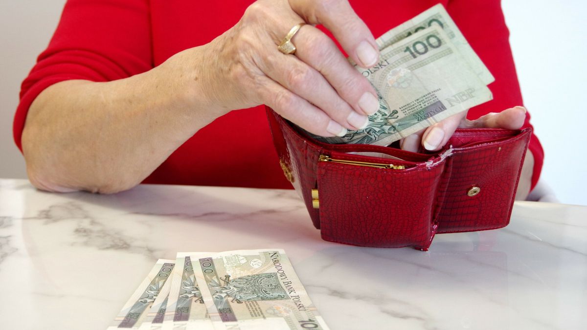 Stock MaBa
Fot. Zofia i Marek Bazak/East News,
N/z liczenie domowego budzetu - problemy finansowe w roku 2023.
ZOFIA BAZAK