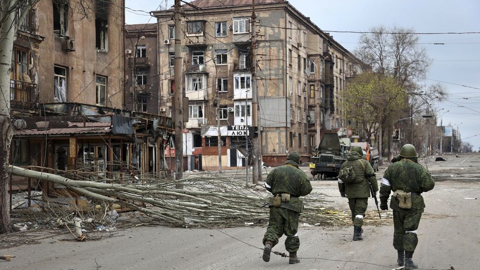 Rosjanie do Ukraińców: poddacie się albo wszyscy zginiecie. Trwa atak na Mariupol