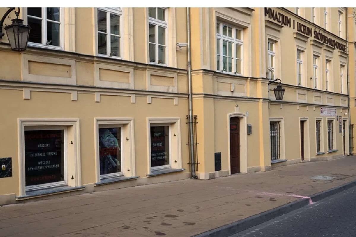 wejście CIEMNO