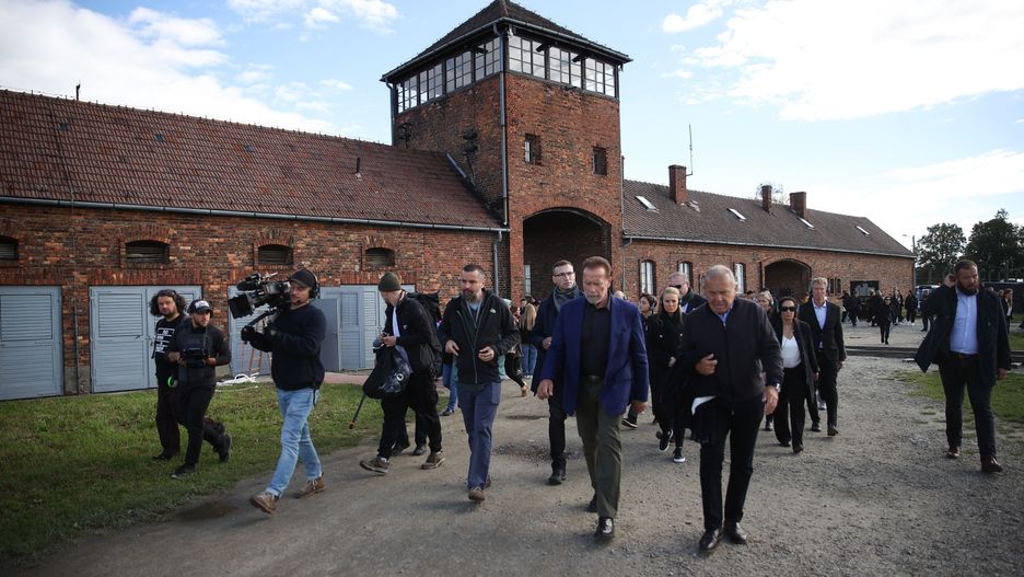 Arnold Schwarzenegger z wizytą w Auschwitz.