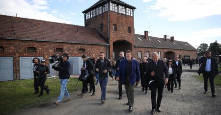Arnold Schwarzenegger z wizytą w Polsce. Zwiedził Miejsce Pamięci Auschwitz