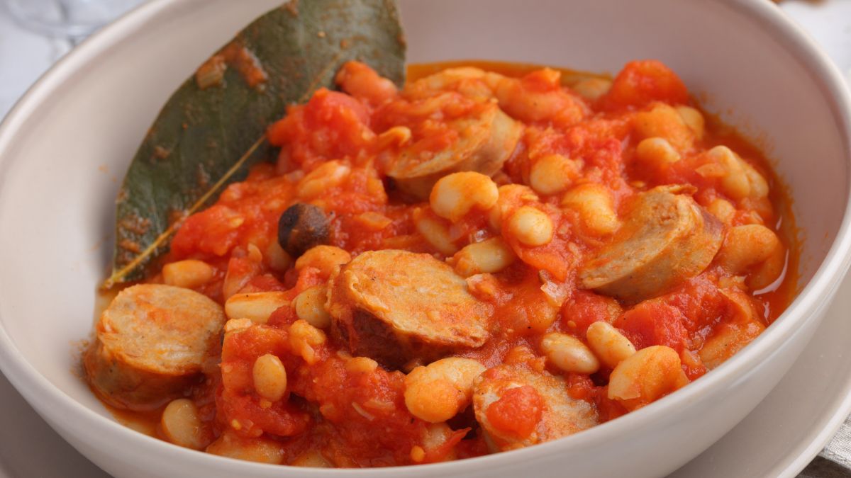 Fasolka po bretońsku w polskiej wersji to gotowe danie na obiad