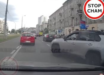 Pokazał nagranie z warszawskiej Pragi. W sieci zawrzało