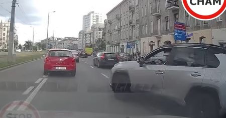 Pokazał nagranie z warszawskiej Pragi. W sieci zawrzało