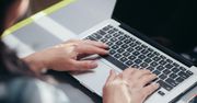 Poznań: 46-latek trafił za kratki za groźby w internecie