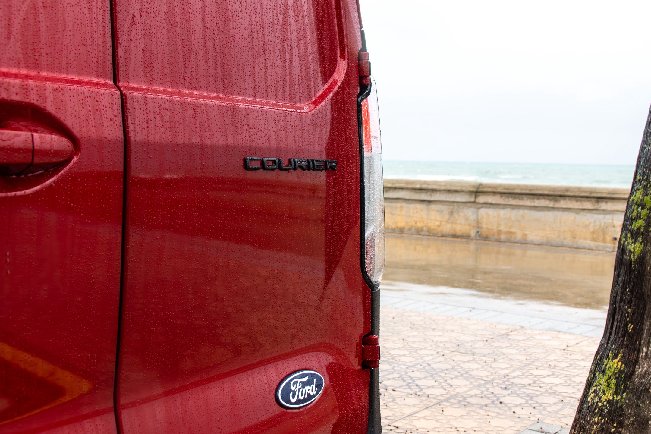 Ford Tourneo i Transit Courier 2024