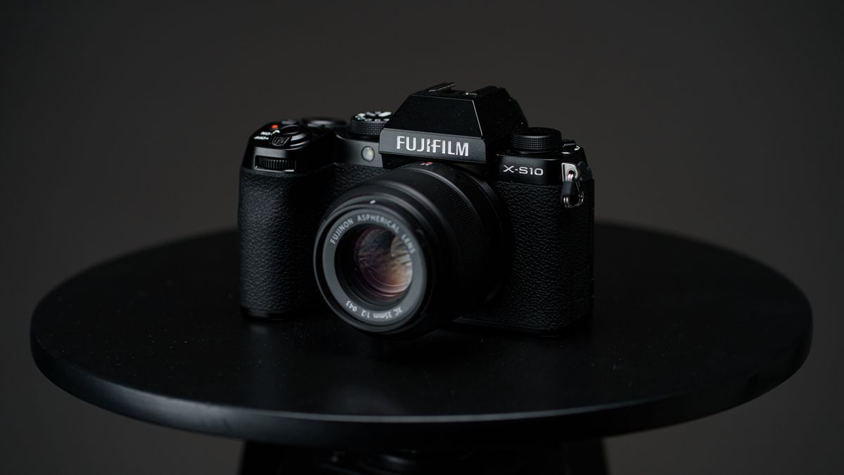 Fujifilm X-S10: Ergonomia, która pokazuje nowy kierunek firmy 1