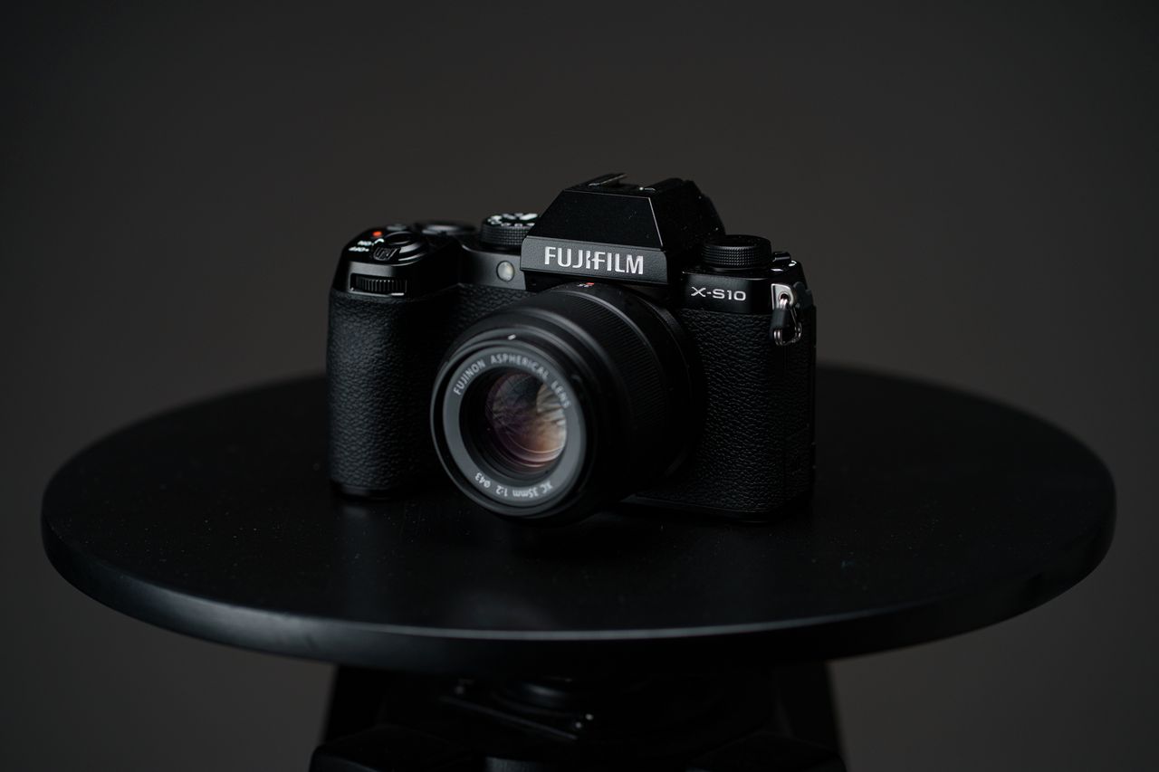 Fujifilm X-S10: Ergonomia, która pokazuje nowy kierunek firmy