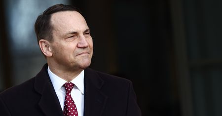 "Dogoniłem faworyta". Sikorski reaguje po sondażu WP