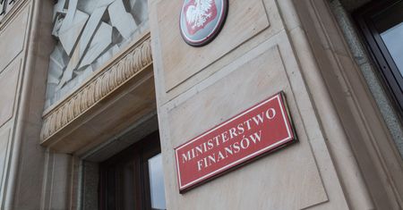 COVID-19. Zmarł urzędnik skarbówki. Zachorował po kontroli w terenie