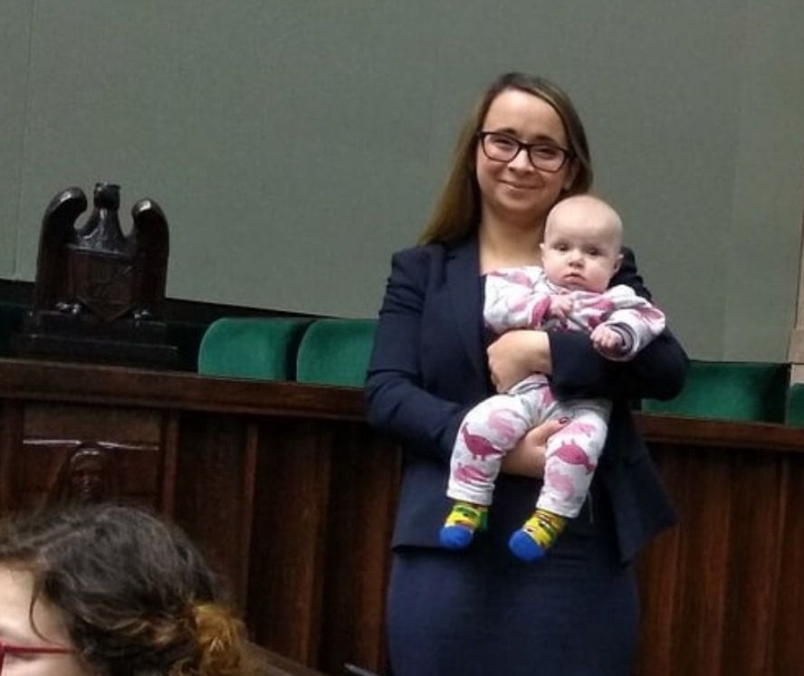 Ciocia posłanka zaopiekowała się Józefiną w czasie wystąpienia mamy