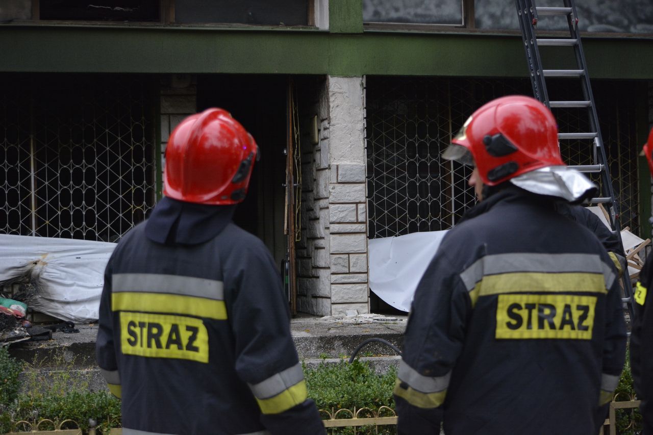 Wypadek budowlany w Wałbrzychu. Na robotników runęła ściana dawnego dworca 