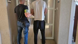Chorzów: Groźny pożar poddasza i dachu kamienicy na Hajduckiej