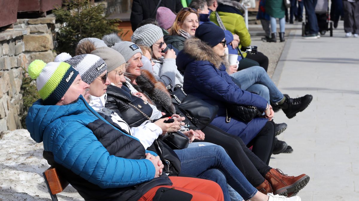 Zakopane, 10.03.2023. Ciep�y, s�oneczny dzie� na Guba��wce, 10 bm. (jm) PAP/Grzegorz Momot
Grzegorz Momot
g�ry, Guba��wka, pogoda, s�o�ce, tatr, tatry, wiosenna, wiosna, ciep�o, �adna, s�onecznie, stoki, turysta, turystyka, widok, zbocze g�ry