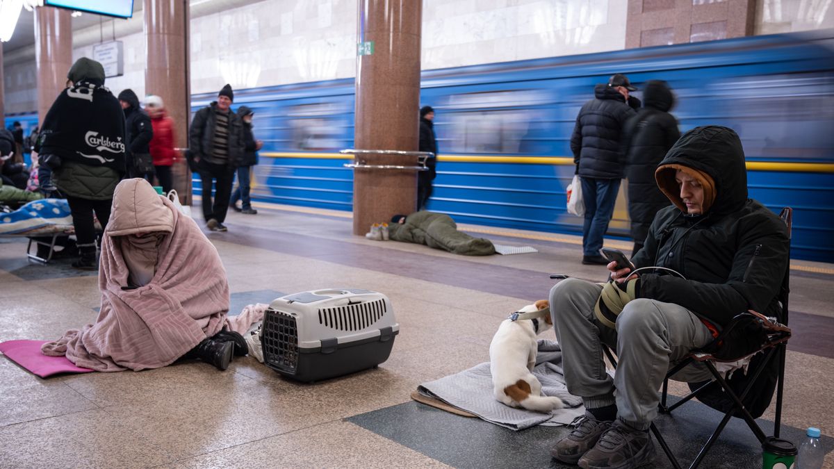 KYIV, UKRAINE - FEBRUARY 03: Ukrainians take shelter in a subway station during an overnight Russian drone and missile attack in Kyiv, Ukraine, February 3, 2026. (Photo by Danylo Antoniuk/Anadolu via Getty Images)