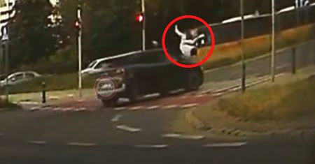 Nagranie z Warszawy. Wjechał na czerwonym. Oto finał