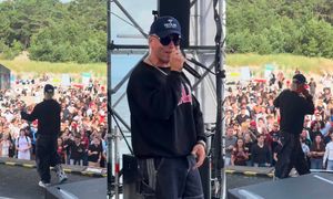Skolim ROZPOCZĄŁ KONCERT u Karola Nawrockiego w Juracie. Publiczność WYŚPIEWUJE: "Czy będziesz moją love? I nie na jedną noc?" (FOTO)