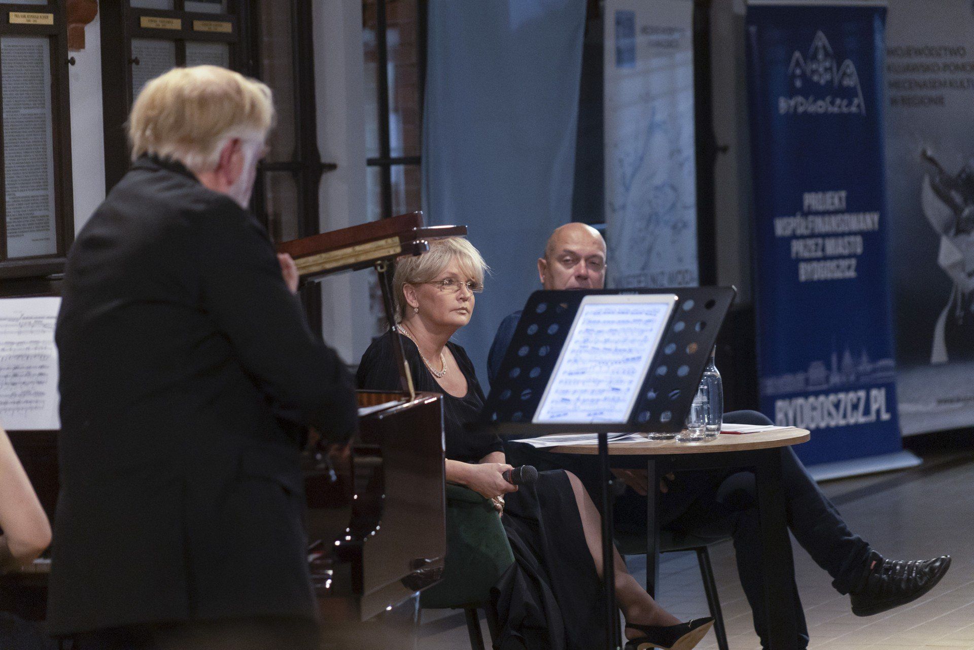 W tym roku Festiwal Wielu Sztuk zainaugurował koncert &#34;Muzyka i Poezja&#34;. Adrianna Biedrzyńska recytowała poezję francuską, a następnie Gille Henri oraz Emilia Biskupska wykonali utwory francuskich kompozytorów.