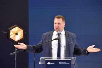 Czarnek grozi gminom komisarzem. "To śmieszność bez pokrycia"