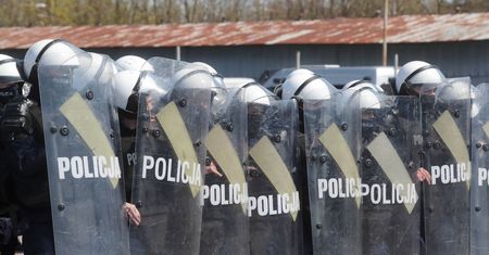 Atak na radiowozy na granicy. Jest komunikat policji