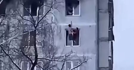 Moskwa. Skoczył w płomienie, żeby ratować swoją dziewczynę